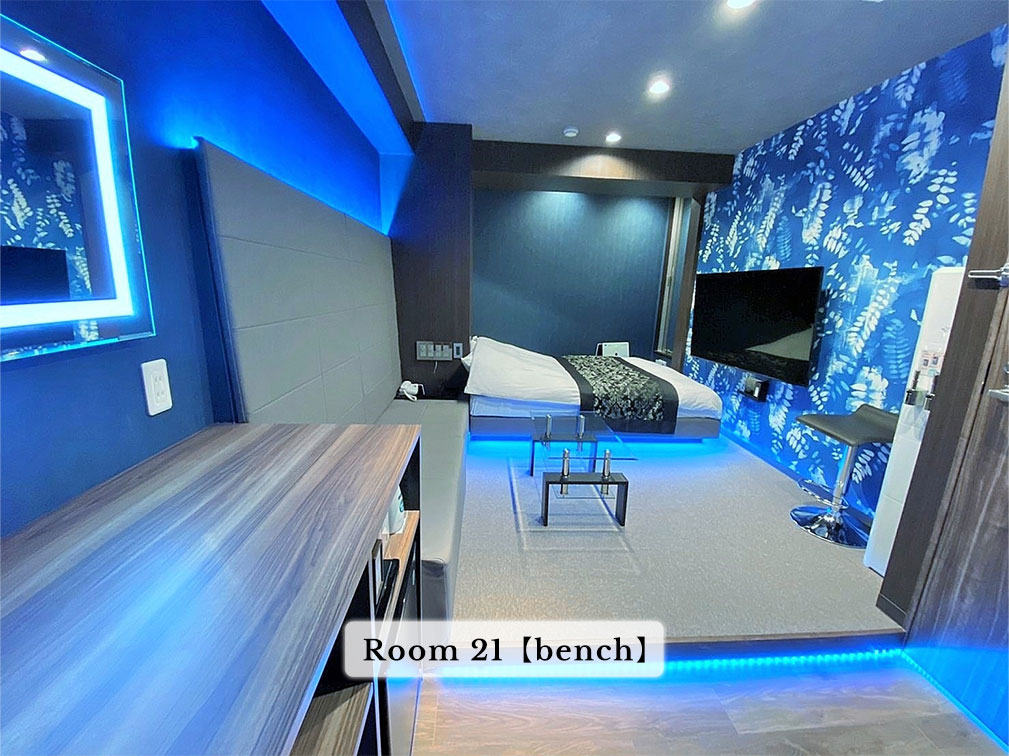 21号室 bench